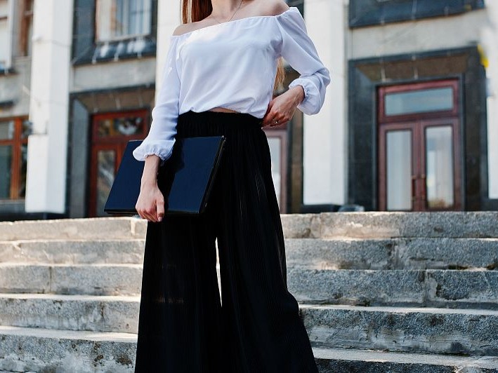 黑色裙子搭配上衣的终极秘诀看这里