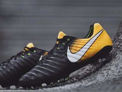 选对足球鞋不光看牌子，关键得看你咋踢球和长啥脚