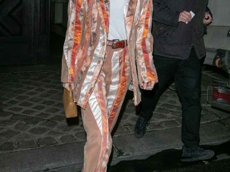 超模Gigi的时尚穿搭秘诀：轻松穿出完美比例，你也能变身潮流达人！