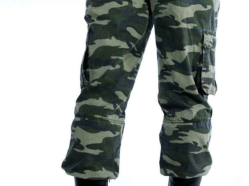 军绿色穿对是高级 穿错真像要去拉练 这份配色指南请收好