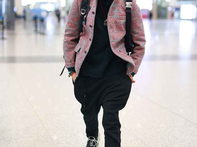 哈伦裤配外套穿搭指南 轻松穿出松弛时尚感