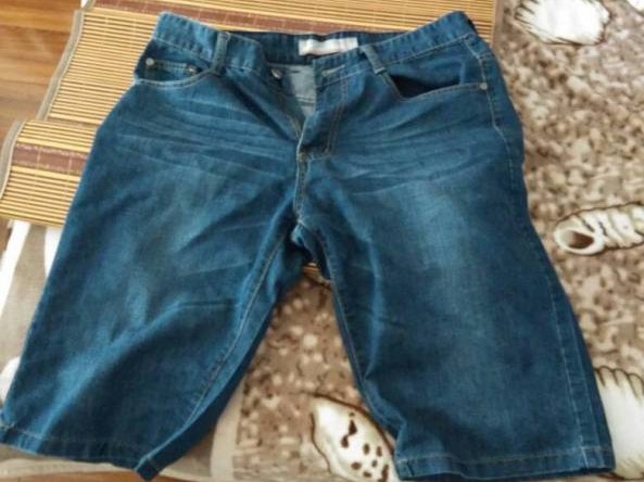 蓝色T恤穿搭指南 这样配裤子时髦又省心