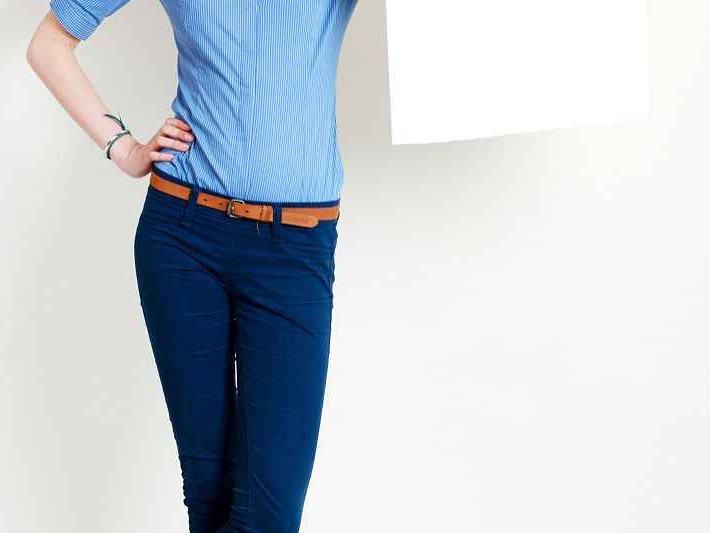 卡其色裤子穿搭秘诀 这样搭配上衣准没错